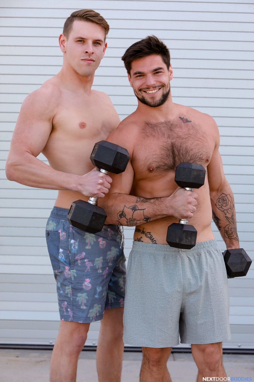Gay hottie Aspen licks and fucks his gym buddy Shane Cooks asshole