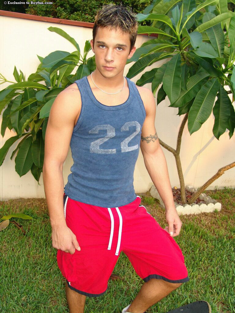 Kinky young gay skater Kyle shows his muscles and masturbates in the back yard