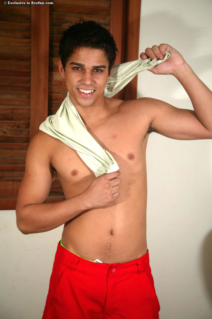 Kinky cute gay Bruno shows his body and masturbates in a solo show  