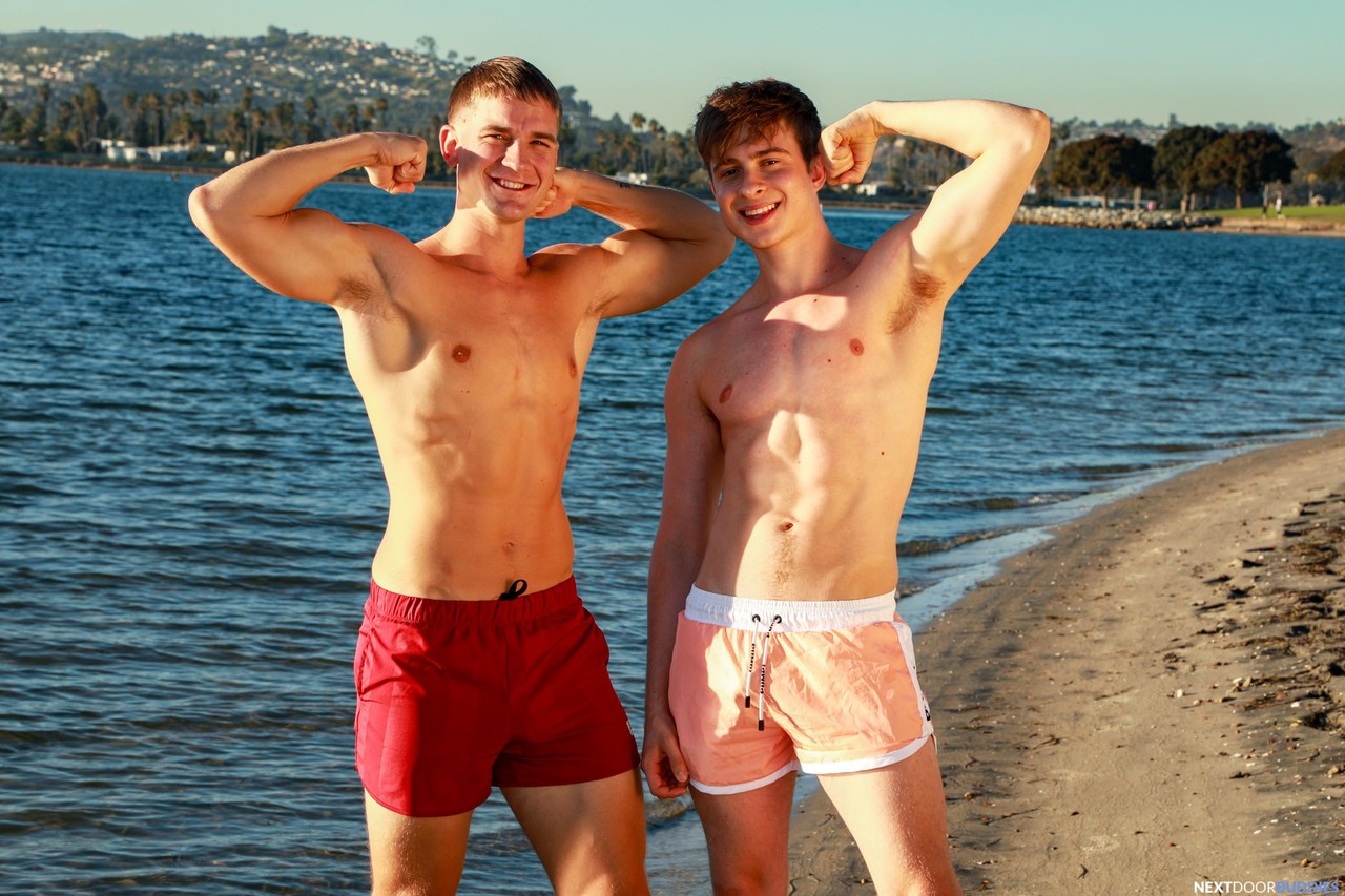 Athletic gay hunks Cody Viper & Brandon Anderson enjoy hardcore anal sex