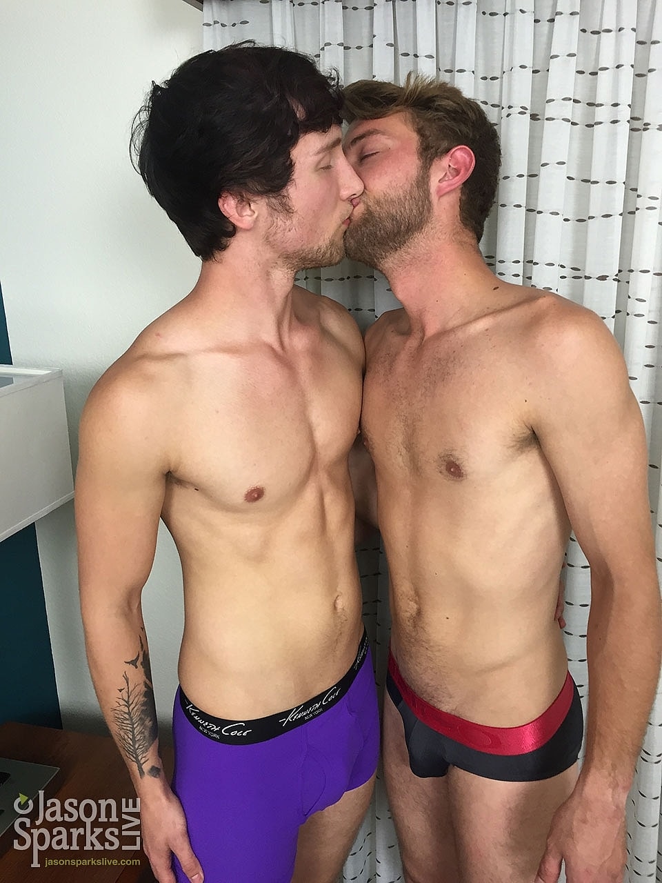 Hung gay men Logan Everett & Scotty Knox have oral & hardcore anal sex