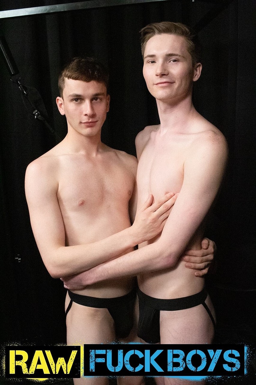 Gay Americans Liam Evans & Tyler Tanner French kiss and fuck in the dark