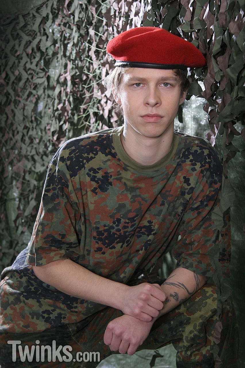 Twinks strip their military uniforms and have doggystyle sex  
