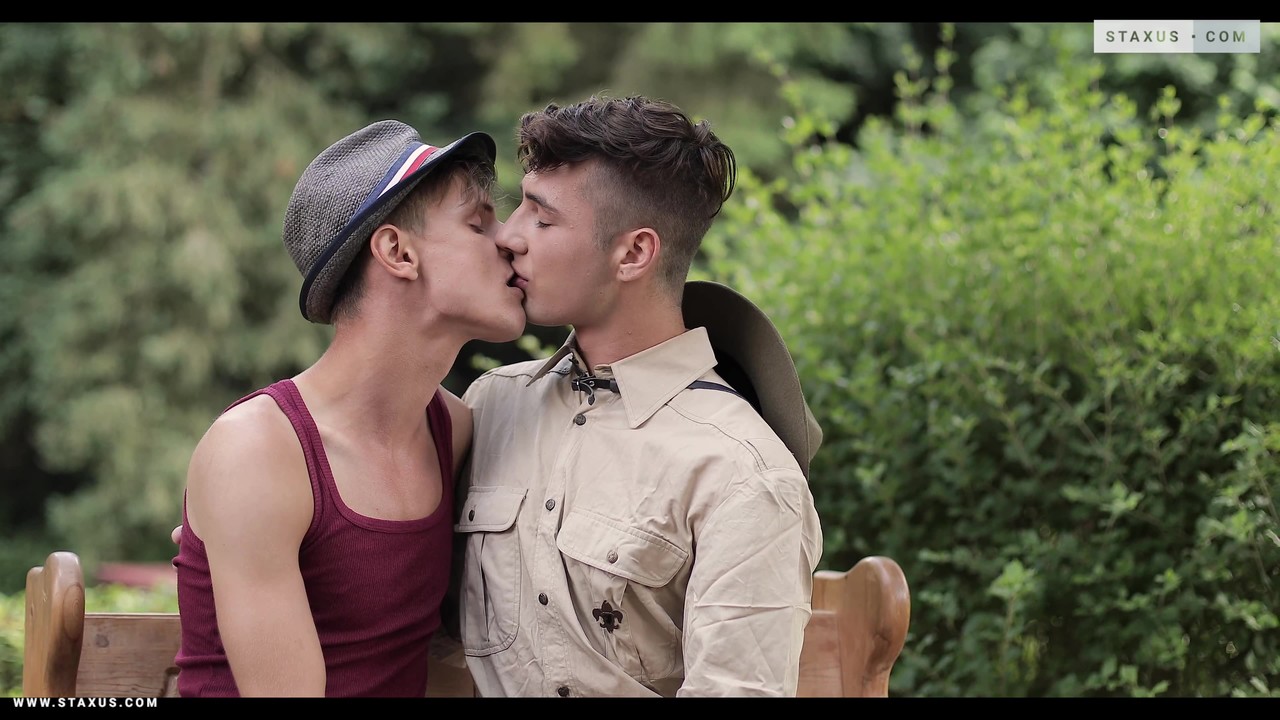 Horny twinks David Hollister and Liam Plozen make out and fuck outdoors
