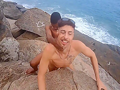 Muryllo Otero And John Black - Macho Dotadao Fodendo O Rabo Do Amigo Com Seus 24cm Na Praia (completo No Red) 10 Min